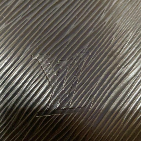 Authentic Louis Vuitton onthego mm epi black - Picture 6 of 6